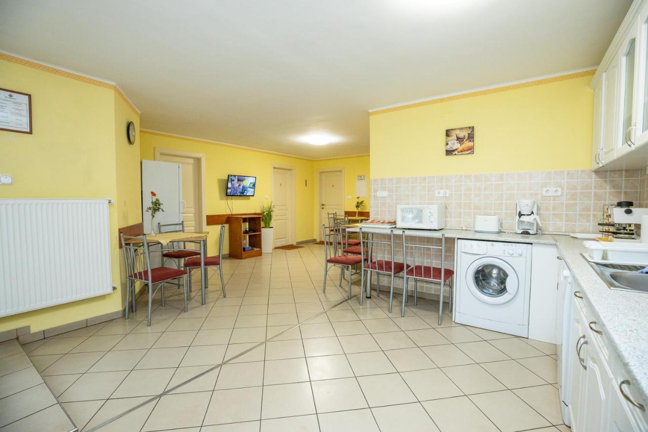 Betty Apartman Hajduszoboszlo Exterior photo