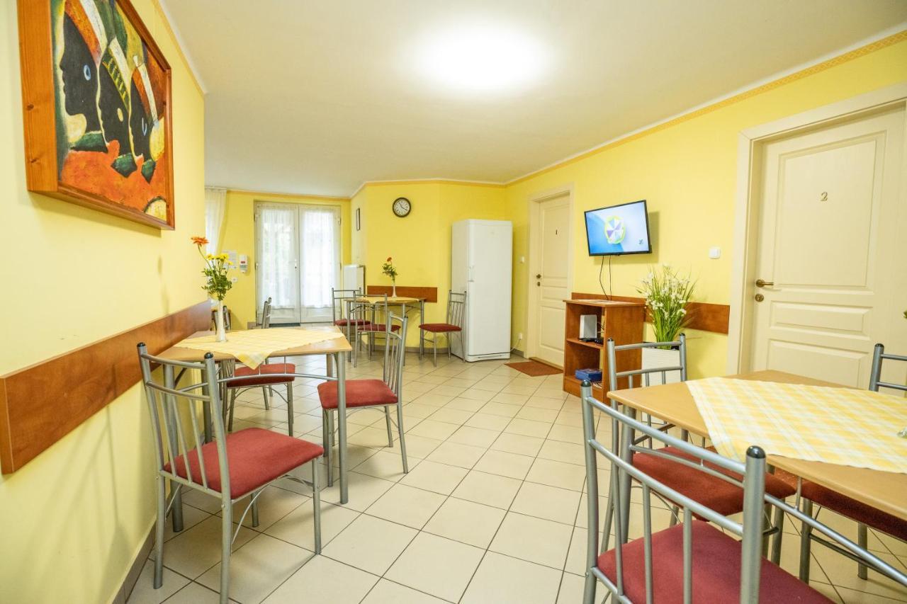 Betty Apartman Hajduszoboszlo Exterior photo
