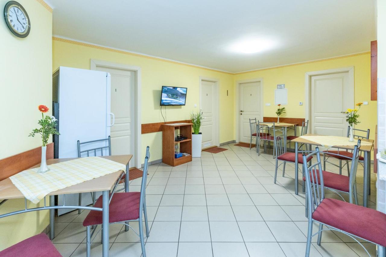 Betty Apartman Hajduszoboszlo Exterior photo