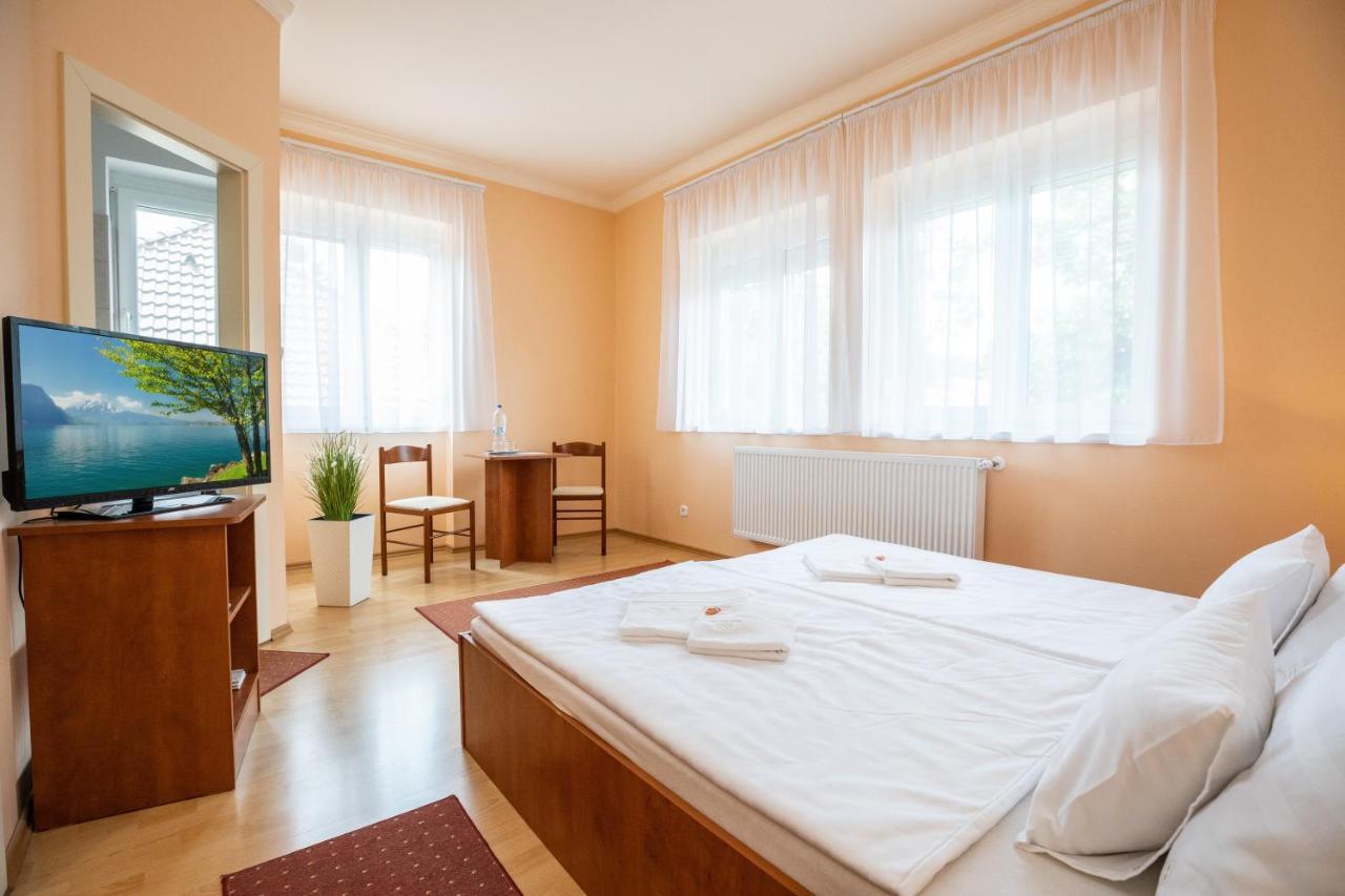 Betty Apartman Hajduszoboszlo Exterior photo