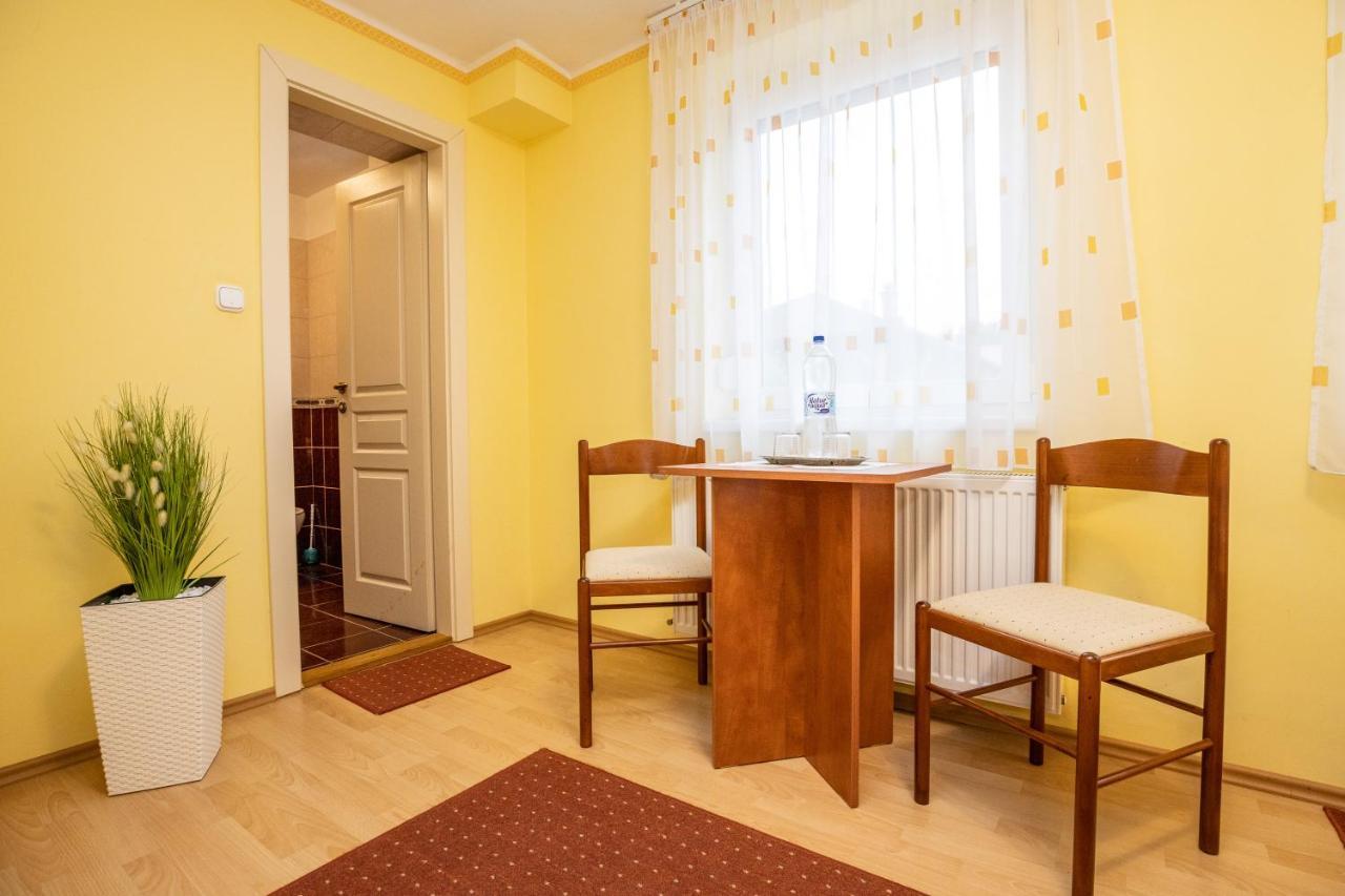 Betty Apartman Hajduszoboszlo Exterior photo