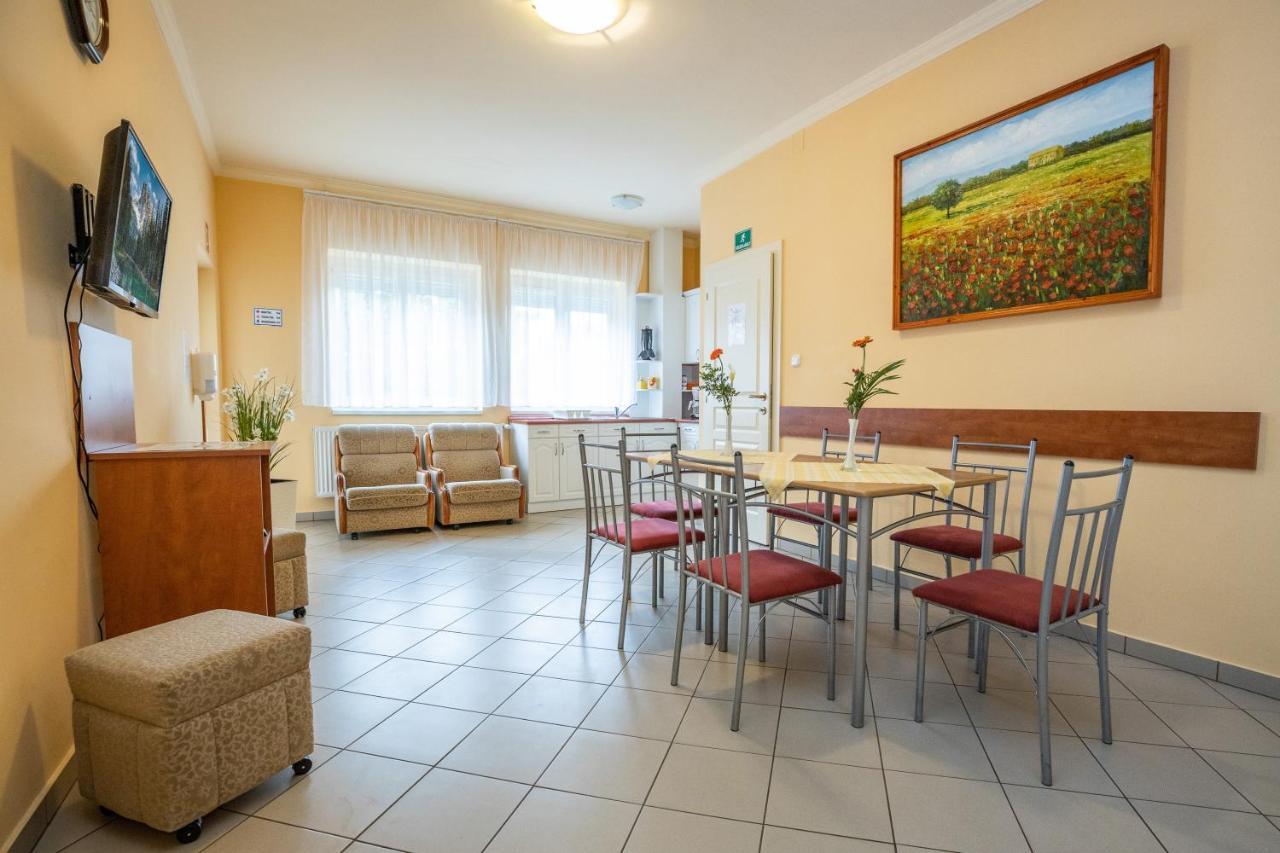 Betty Apartman Hajduszoboszlo Exterior photo