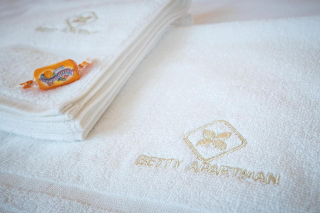 Betty Apartman Hajduszoboszlo Exterior photo