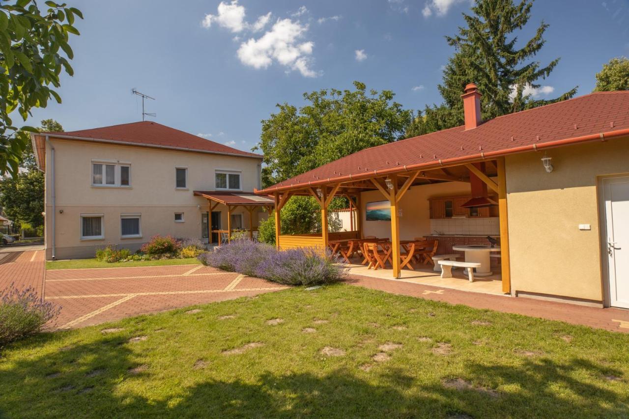 Betty Apartman Hajduszoboszlo Exterior photo