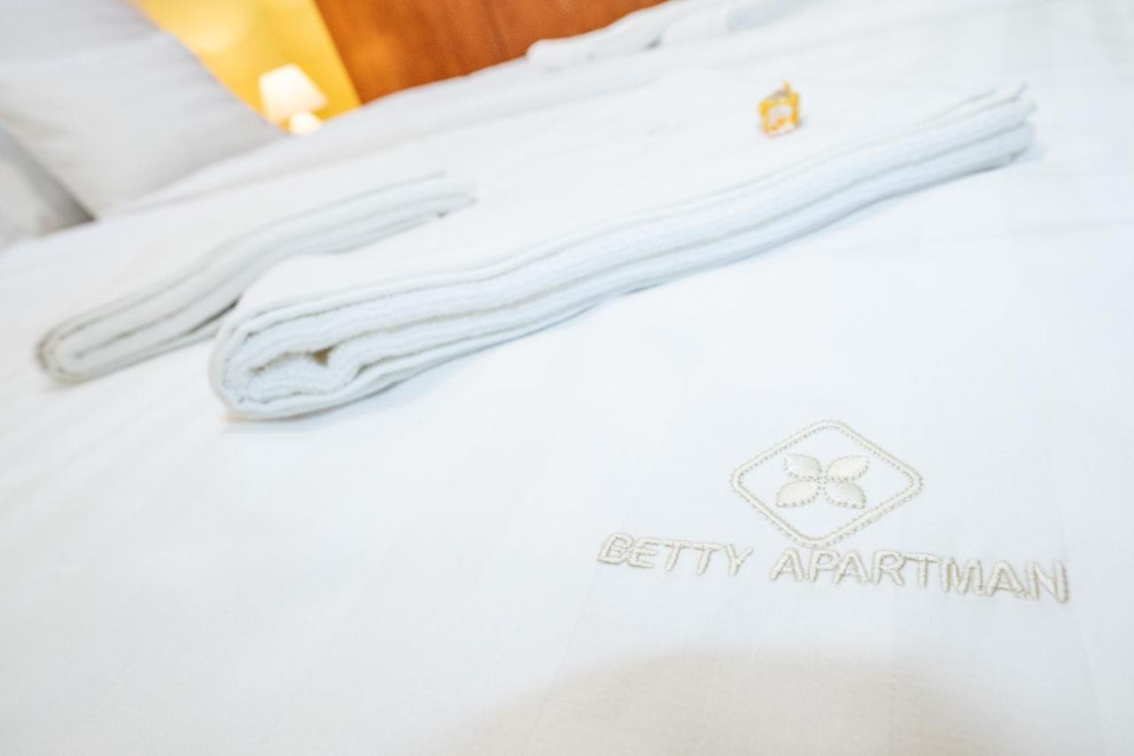 Betty Apartman Hajduszoboszlo Exterior photo