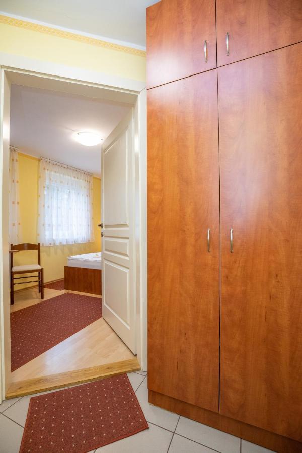 Betty Apartman Hajduszoboszlo Exterior photo