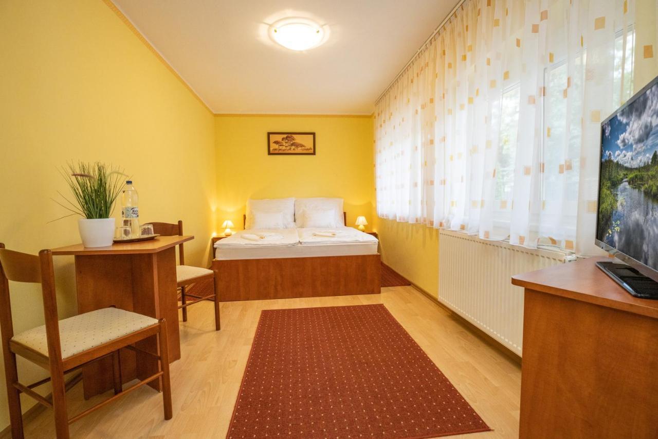 Betty Apartman Hajduszoboszlo Exterior photo