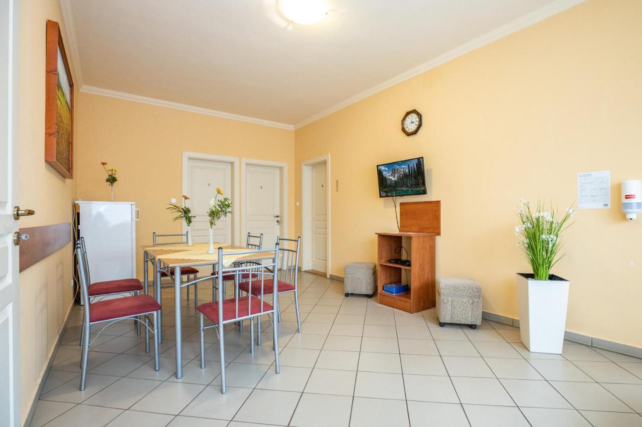 Betty Apartman Hajduszoboszlo Exterior photo