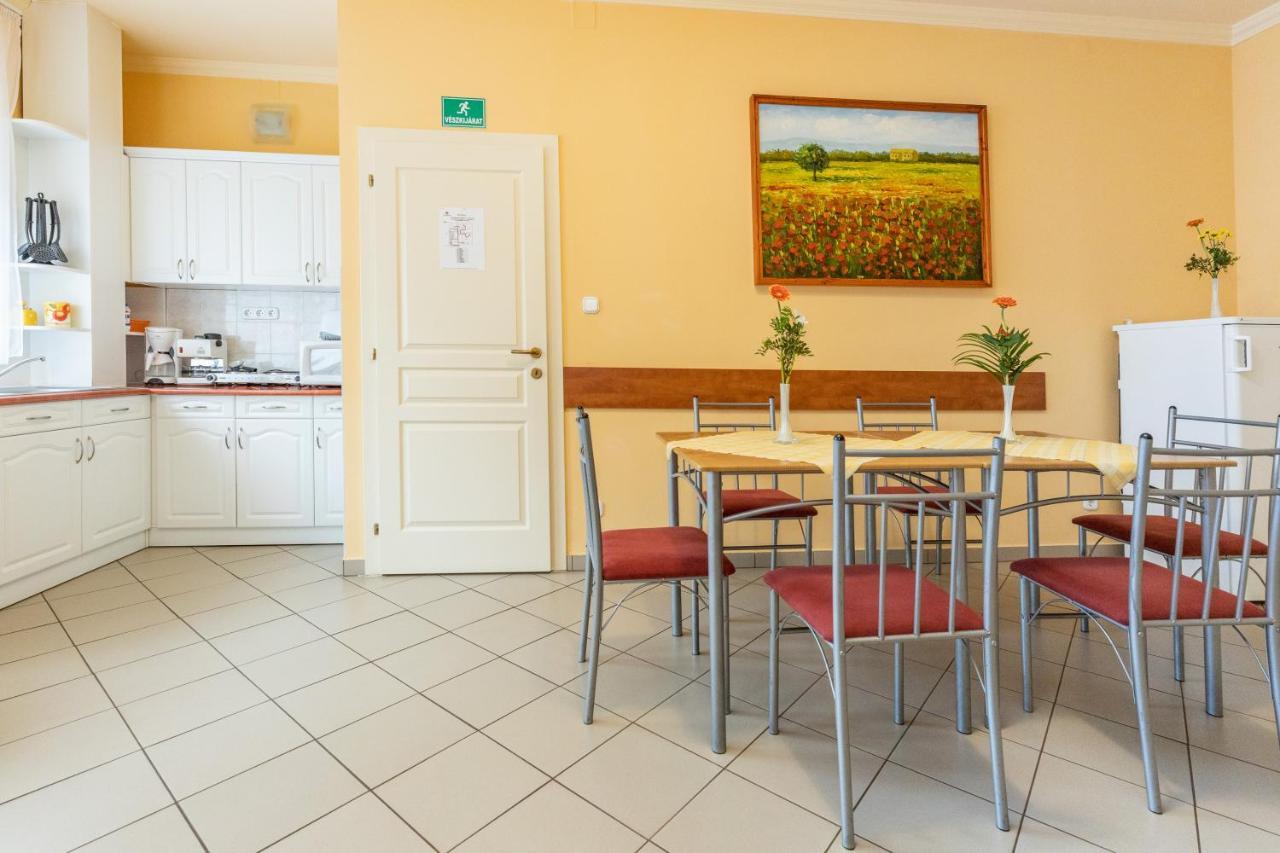 Betty Apartman Hajduszoboszlo Exterior photo